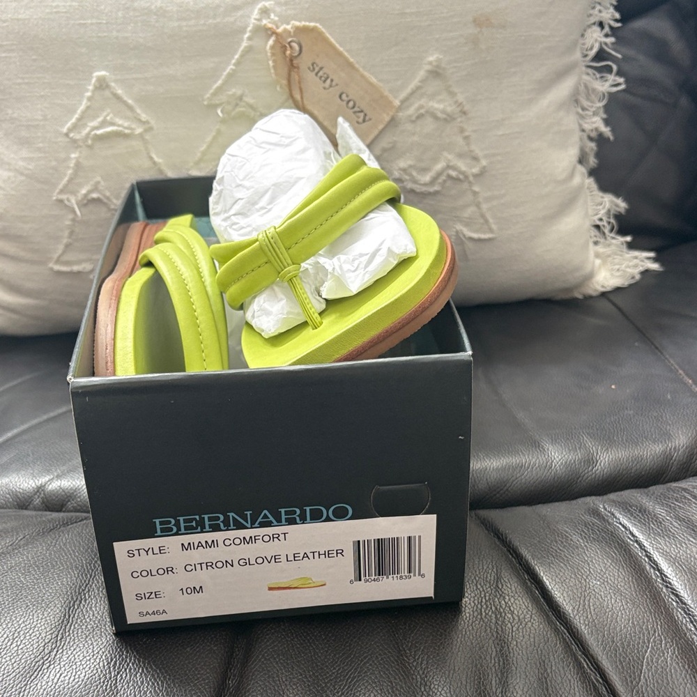 Bernardo Women’s Citron Leather Sandals SZ 10M - Picture 2 of 3